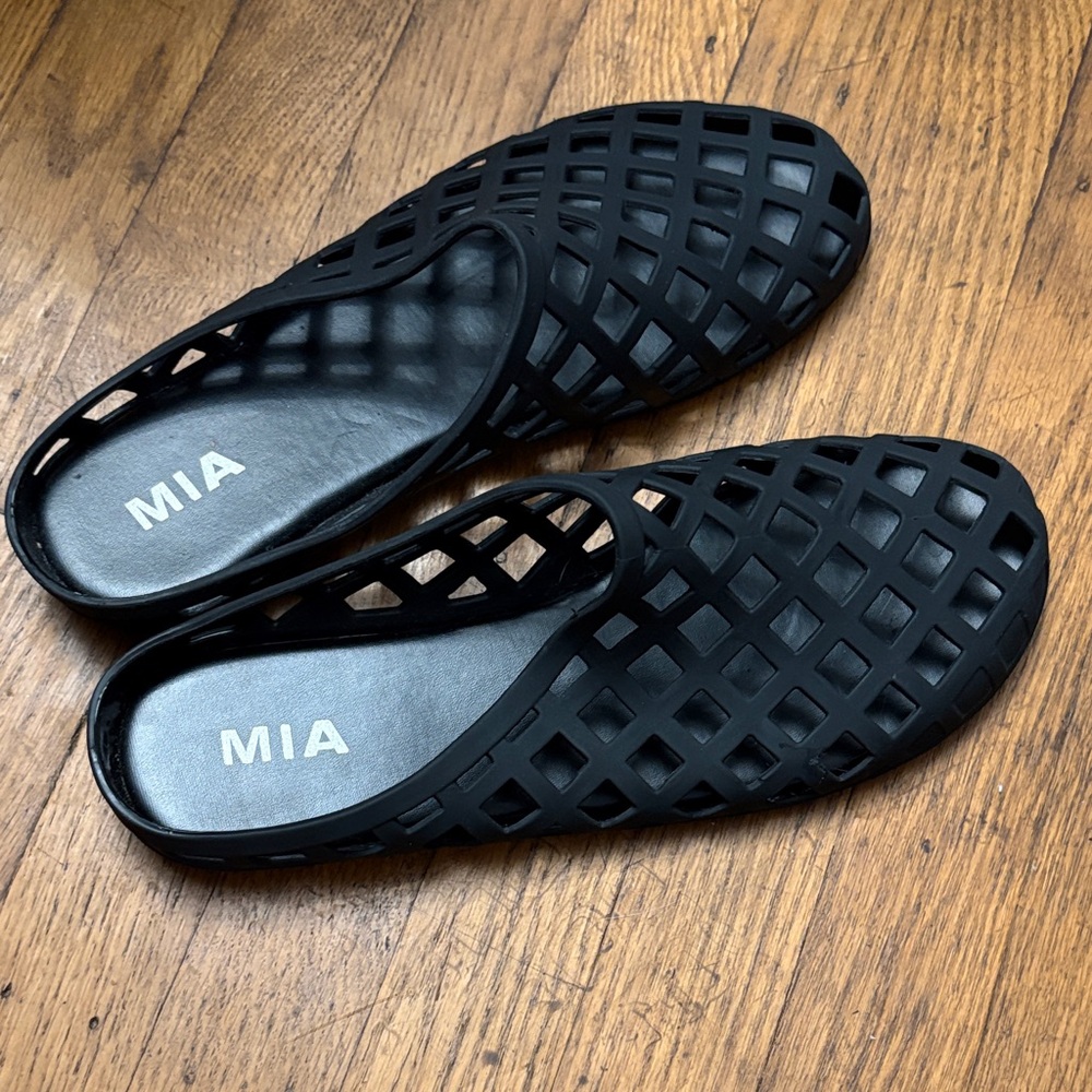 MIA Black Cutout Mules
